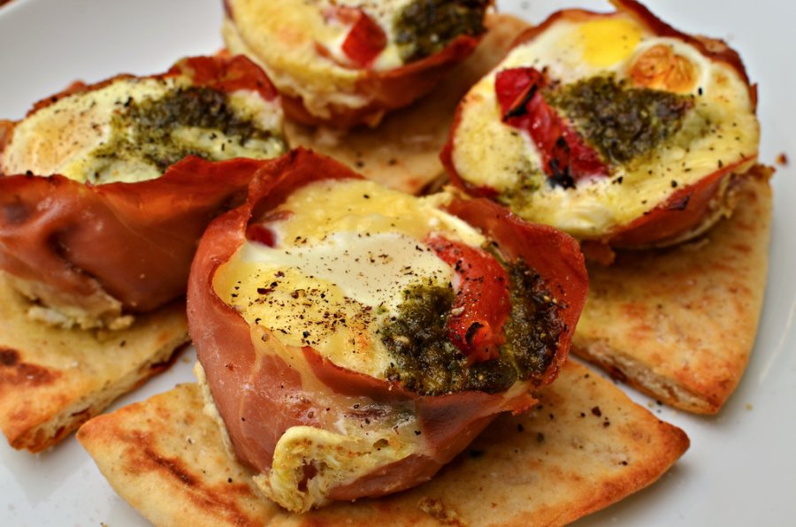 Healthy foods - Prosciutto Egg Cups